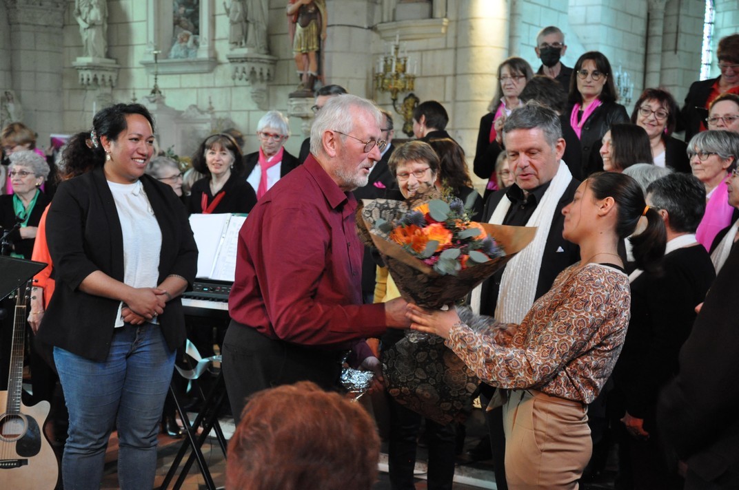 Remise de cadeaux aux chef(fe)s de choeurs